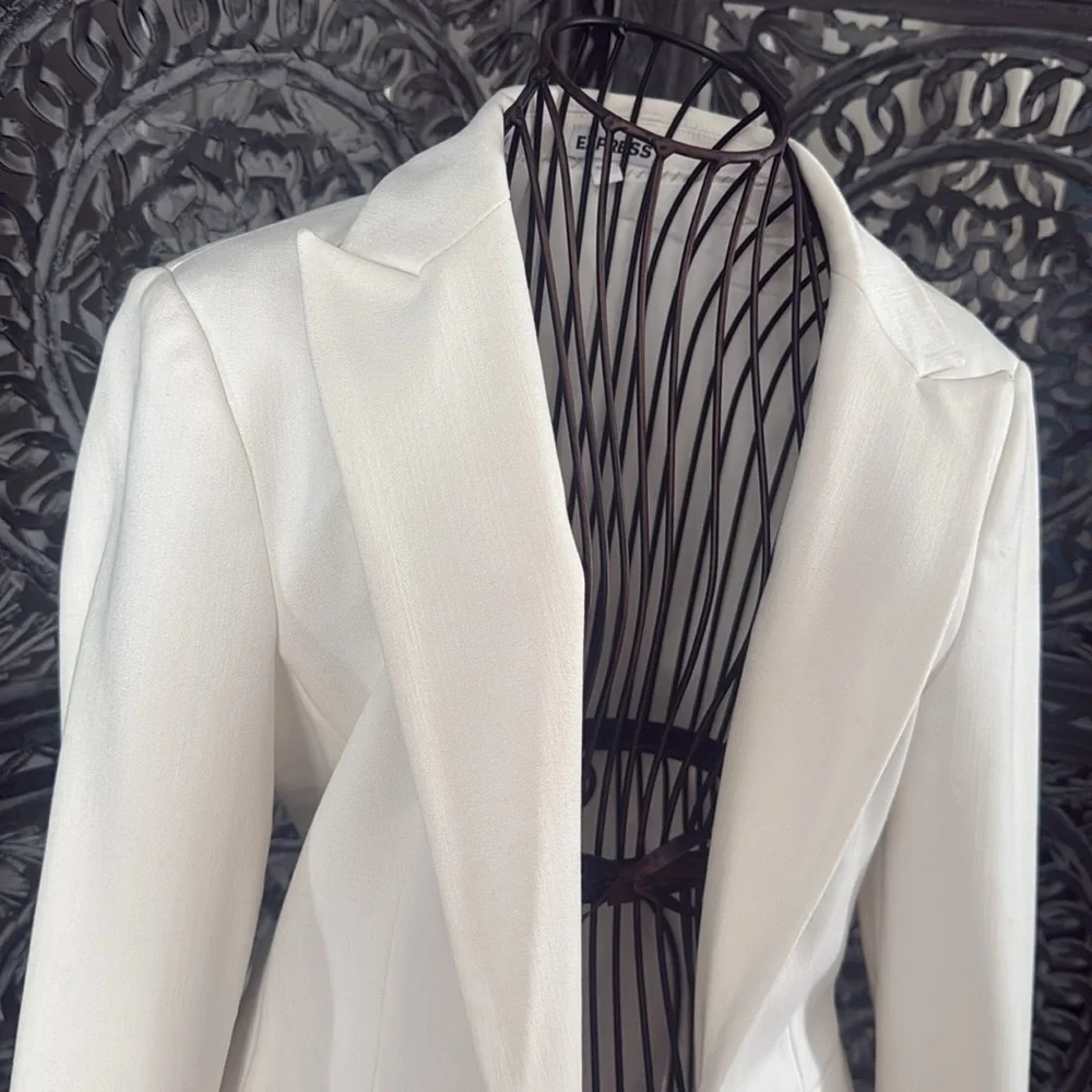 Express well made blazer classy white. like new. size 2 - Picture 5 of 10